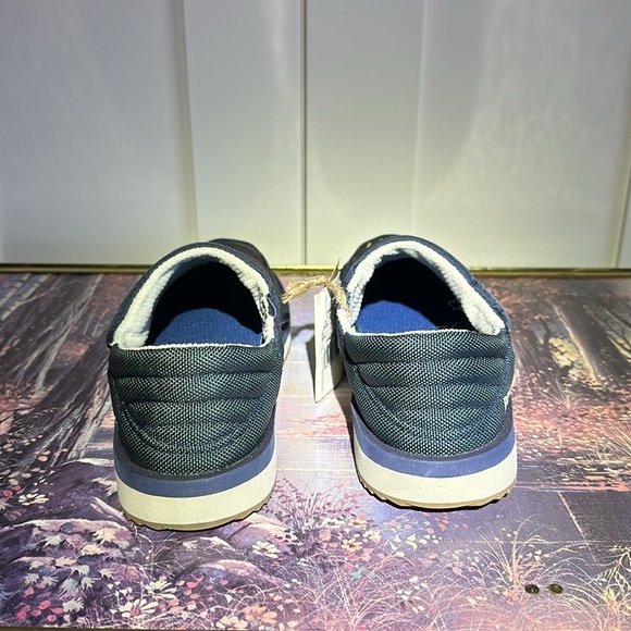 New Puffy Chiller Low Sanuks - Picture 3 of 8